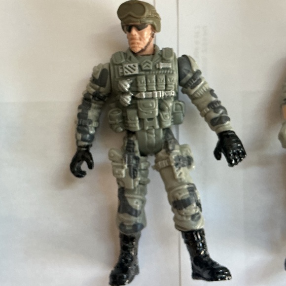 Lanard? Chap Mei? Set of six action figures. - Picture 7 of 9